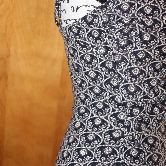 NipTuck One Piece Swimsuit Ruffled Neckline Navy Marine Size 8 - Picture 4 of 8